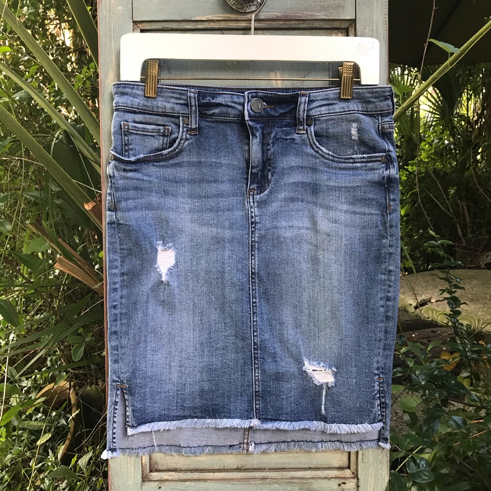 Kut from the Kloth Distressed Jean Mini Skirt Sz 6